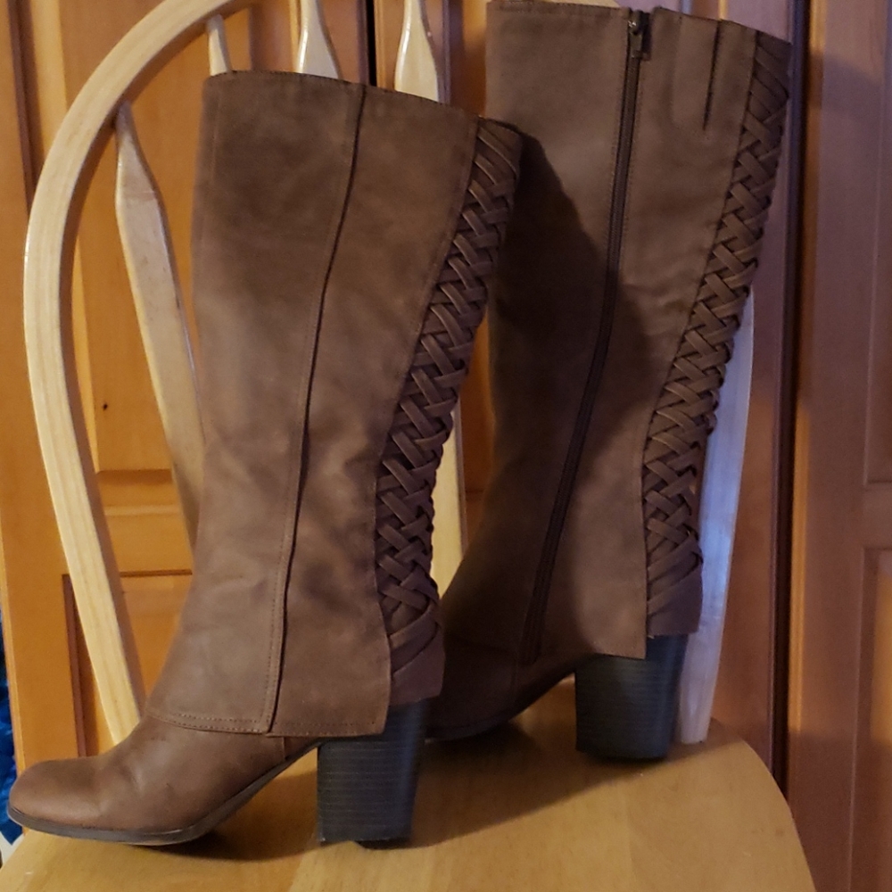 FERGALICIOUS Lattice Boots